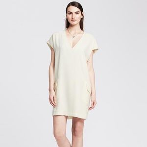 Banana Republic | crepe | cocoon | cream | vneck | L | pockets | lined | dress